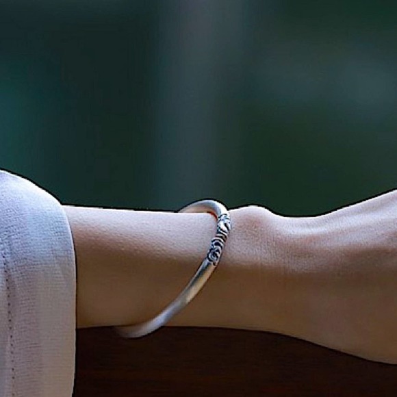 Sterling Silver Irregular Flower Pattern Bangle Bracelet - Picture 16 of 16